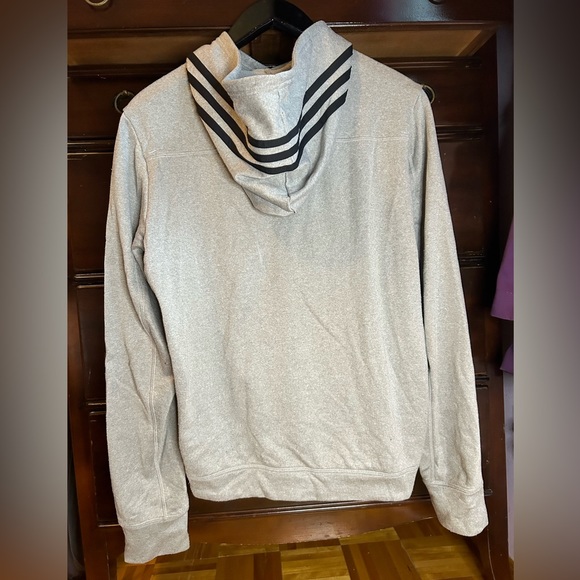 Adidas | Lightweight Response gray long sleeve Hoodie with thumb holes - Picture 2 of 10